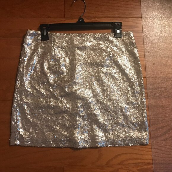 TOBI: ROSE GOLD SEQUIN MINISKIRT SIZE M - Picture 3 of 3